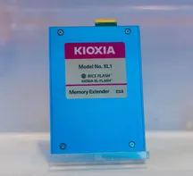 Unidad Kioxia XL1 en formato E3.S con conectores EDSFF