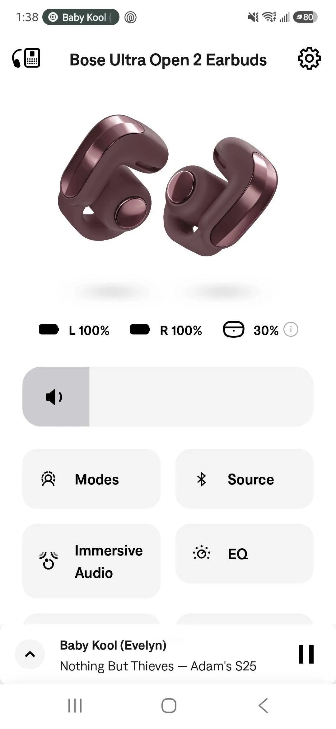 Pantalla principal de la app de Bose para los Ultra Open 2, con el estado de la batería y los controles de volumen y modos