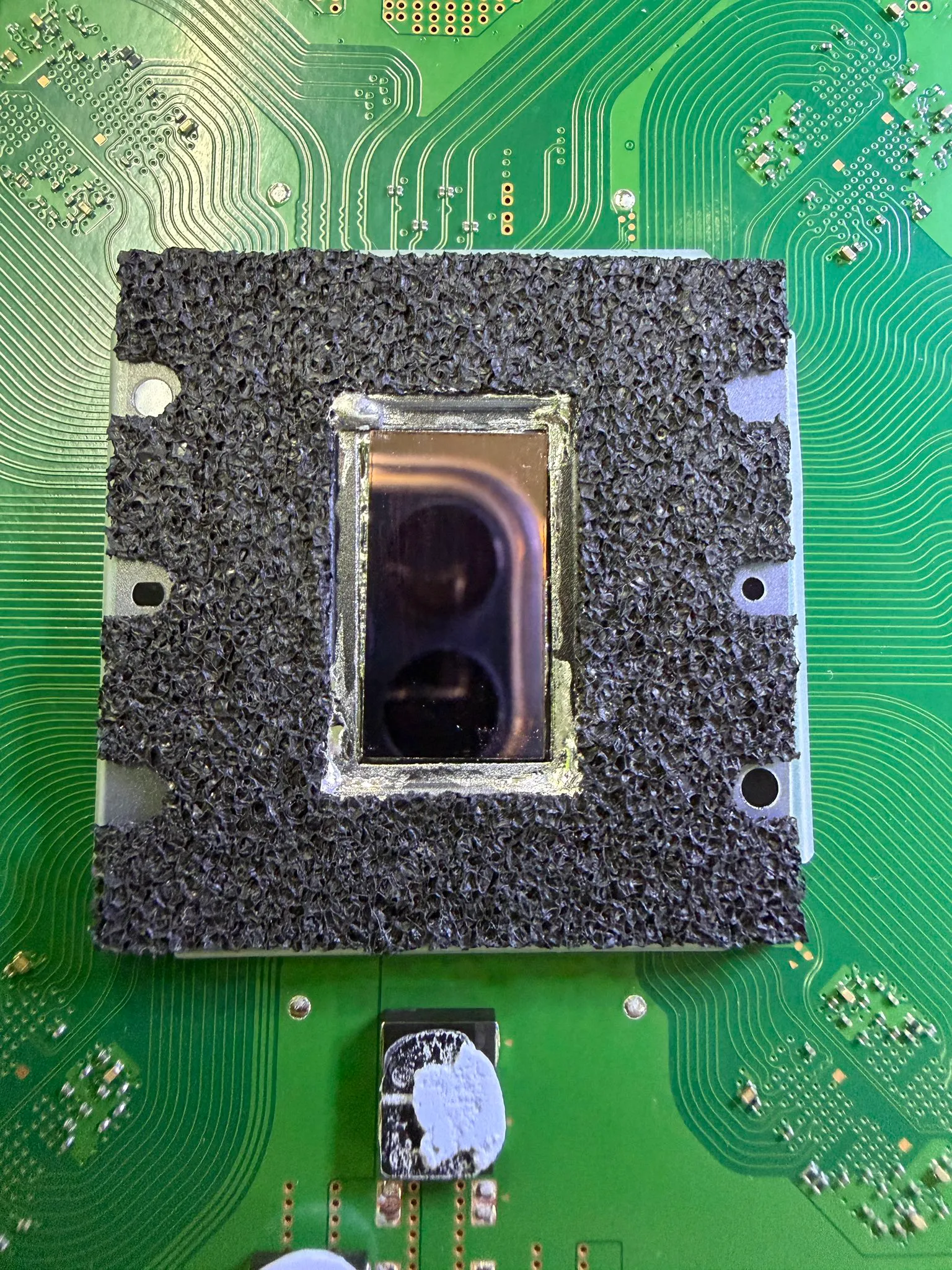 Close-up of the PS5 Slim APU with the liquid-metal containment frame