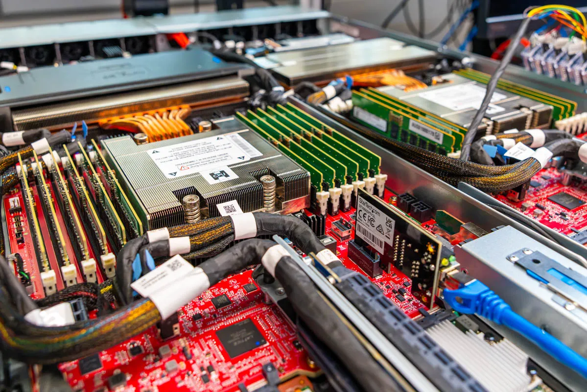 Servidor prototipo con la CPU AGI en marcha