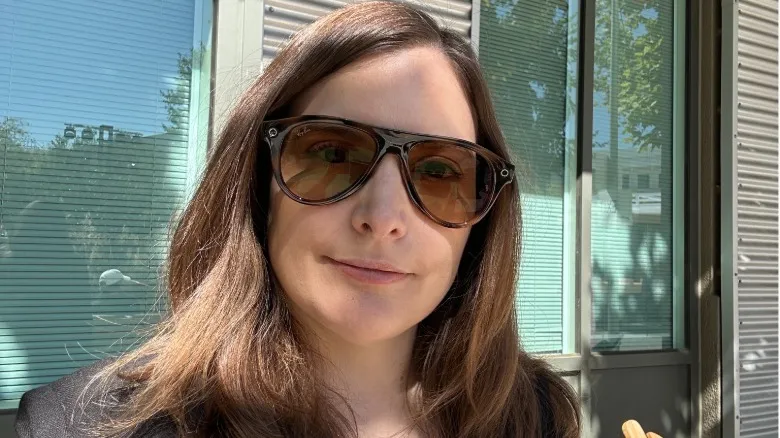 Las gafas Ray-Ban Meta Gen 3 en montura aviador sobre el rostro