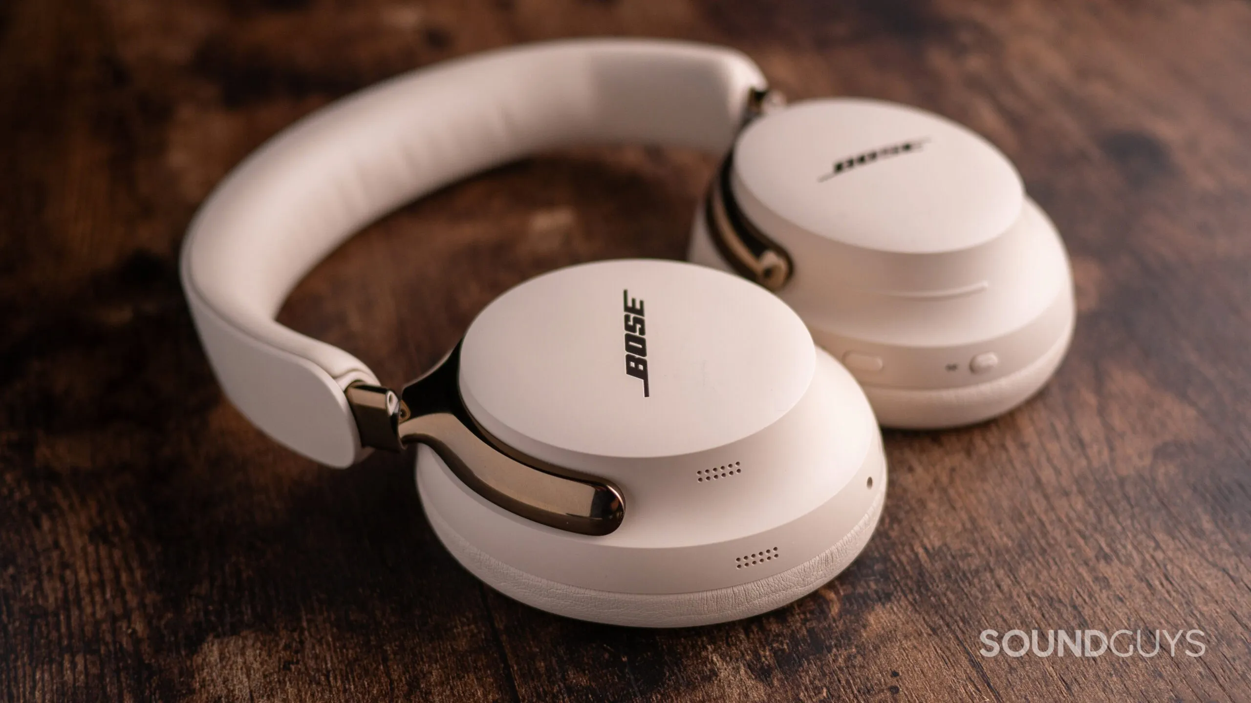 The Bose QuietComfort Ultra (2nd Gen) physical ports are on the left earcup