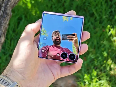 Módulo de cámaras trasero del Samsung Galaxy Z Flip8