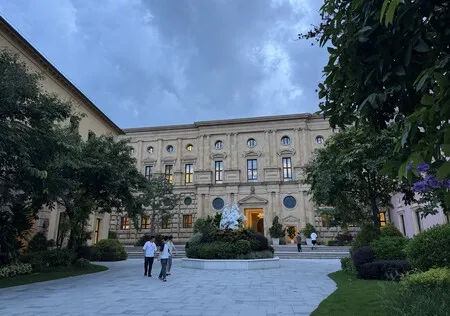 Versión del Palacio de Carlos V en la zona de Granada del campus de Dongguan