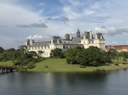 Reproducción del Palacio de Versalles en el Ox Horn Campus de Huawei en Dongguan