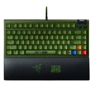 Comparativa: el teclado Razer Black Widow V4 75% de la colección del 25.º aniversario de Xbox