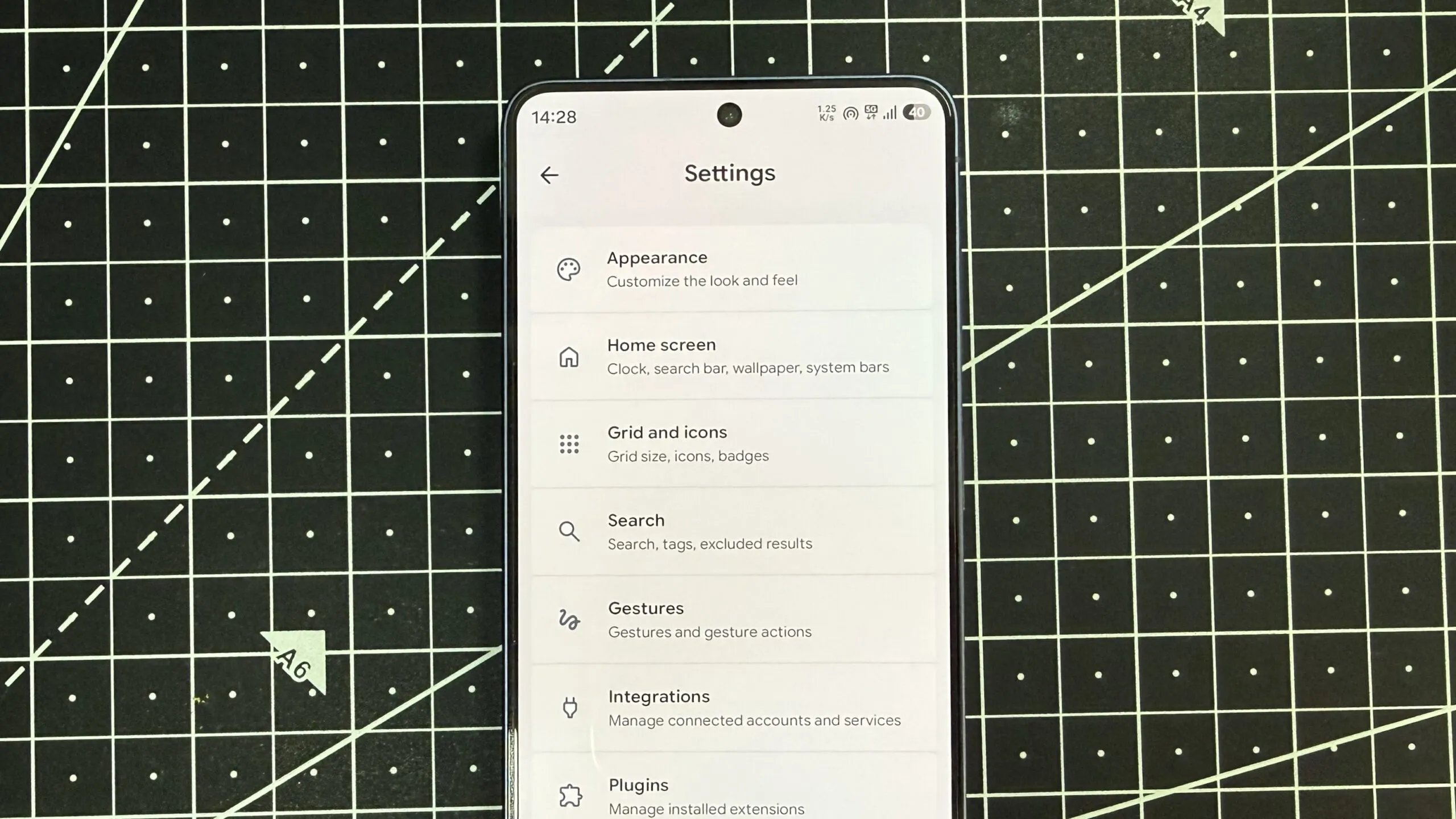 Pantalla de ajustes del lanzador Kvaesitso en un teléfono Android