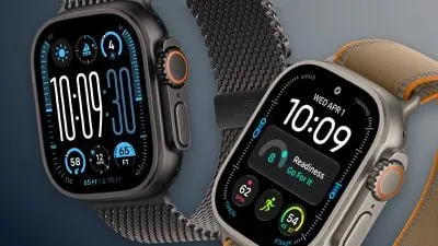 Apple Watch Ultra con correa naranja sobre fondo oscuro