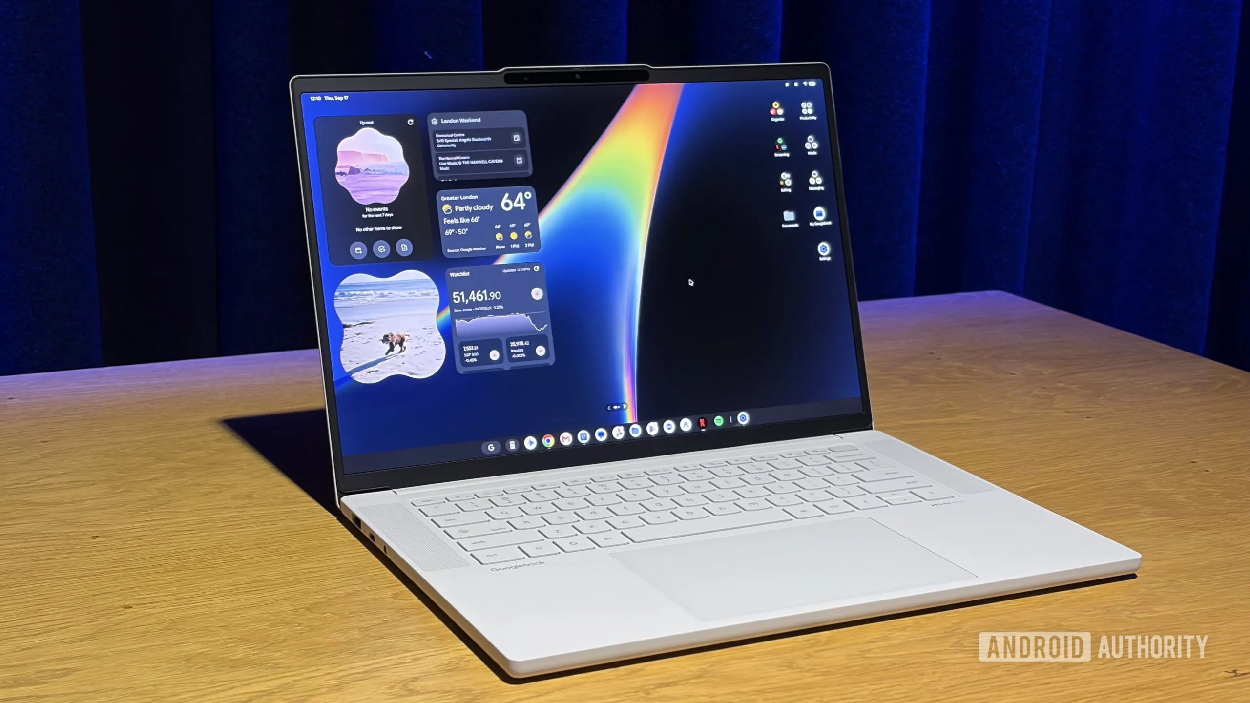 Portátil Lenovo Googlebook de 15 pulgadas abierto sobre una mesa