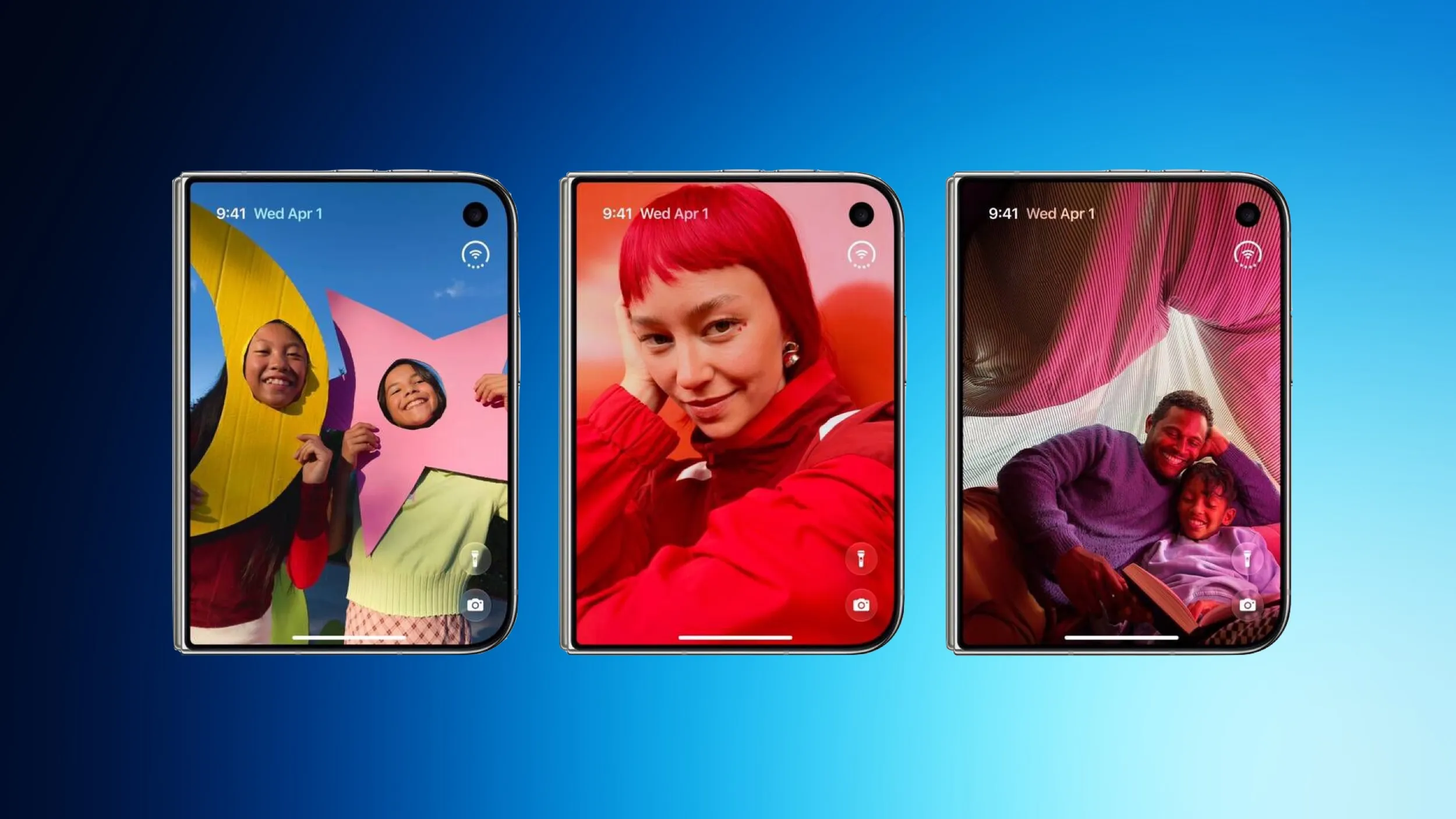 Tres iPhone Duo con distintas fotografías en la pantalla de bloqueo sobre un fondo azul