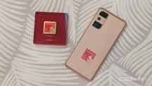 Teléfono de referencia de Qualcomm junto al chip Snapdragon 8 Elite Extreme Gen 6