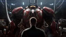 Soldado terran con armadura roja frente a un hombre en una escena del universo StarCraft