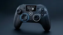 Nacon Revolution 5 Unlimited controller seen from the front with its control screen on