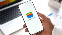 Logotipo de Google Wallet mostrado en el centro de la pantalla de un smartphone Android