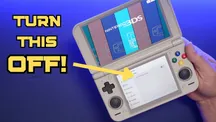 Consola portátil Retroid Pocket Duo Lite de doble pantalla con un juego en marcha
