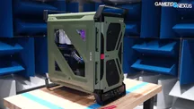 Caja Corsair Warthog en verde oliva con ventana lateral, vista de tres cuartos