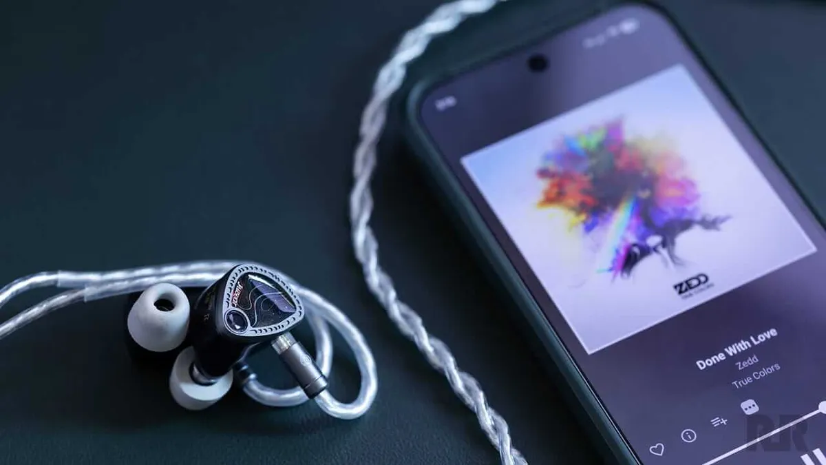Los Juzear Light Shuttle conectados por cable a un teléfono móvil