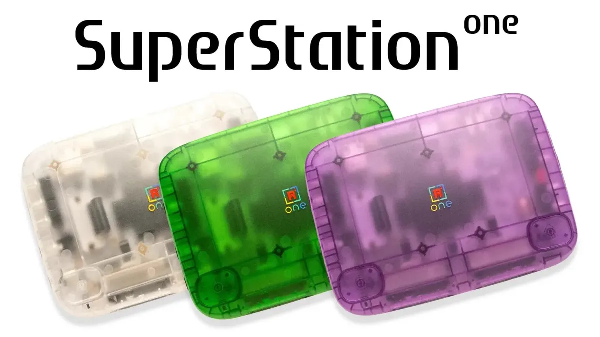 Consola SuperStation One de RetroRemake en uno de sus nuevos acabados transparentes