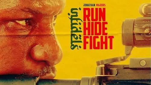 Fotograma promocional de Run Hide Fight: Infidels con un hombre apuntando con un arma sobre un fondo amarillo