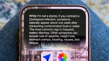 Burbuja de respuesta de Siri AI sobre la pantalla de un iPhone