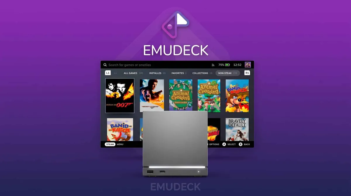 Logotipo de EmuDeck sobre la biblioteca de juegos retro de Steam, con una Steam Machine en primer plano