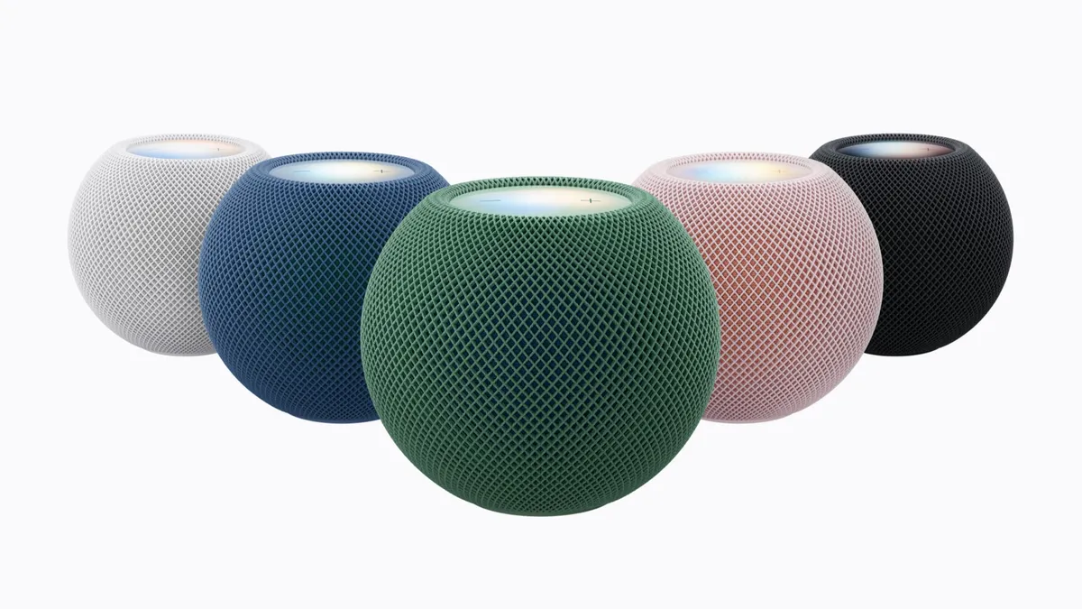 Cinco altavoces HomePod mini 2 alineados en blanco, azul, verde, rosa y color medianoche