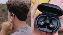Auriculares deportivos JLab Epic Sport ANC 3 con enganche de oreja, sobre fondo claro