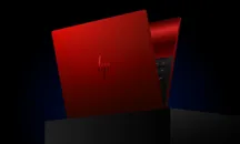 Portátil HP Edición Limitada Scuderia Ferrari con IA sobre fondo oscuro