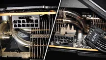 Primer plano de un conector de alimentación de una RTX 5090 dañado, con plástico derretido y un agujero