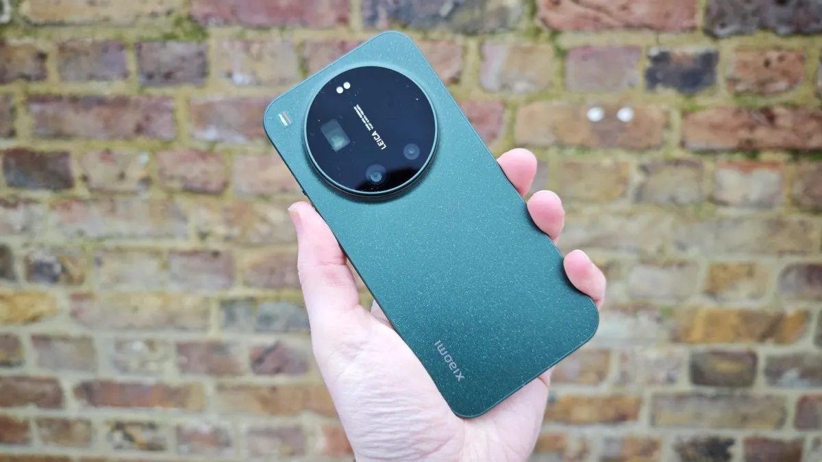 A Xiaomi 17 Ultra phone photographed up close, the predecessor of the model that was reportedly cancelled