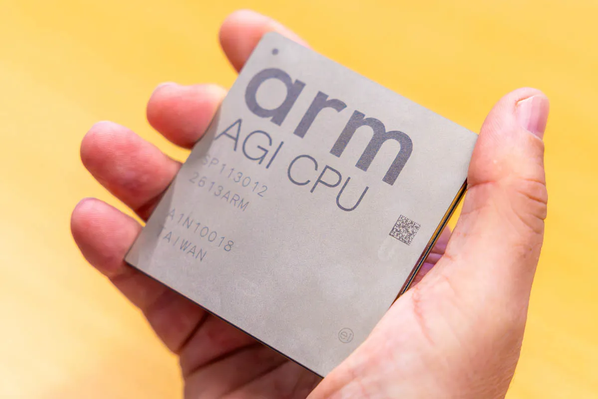 Procesador Arm AGI CPU fotografiado de cerca