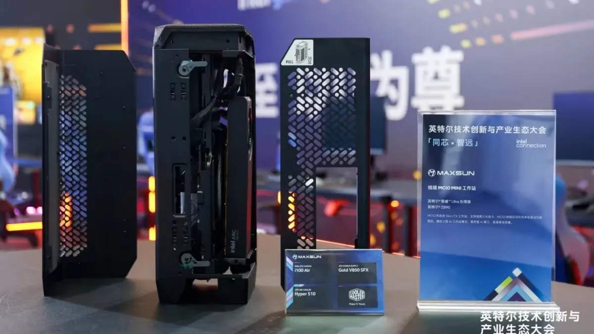 Placa base Maxsun Z890 Mini-ITX sin ranura PCIe x16 con la tarjeta gráfica conectada mediante cable MCIO