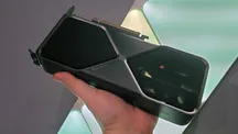 Tarjeta gráfica Nvidia RTX 5070 Founders Edition vista desde varios ángulos