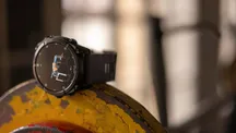 Reloj deportivo Garmin Fénix 8 con pantalla AMOLED