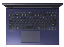 Portátil VAIO de la edición especial Kachi-iro con la tapa abierta y el acabado índigo visible