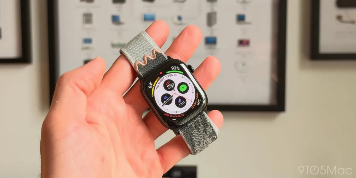 Apple Watch Series 12 de aluminio con correa deportiva Nike sobre la muñeca, mostrando la esfera con el contador de pasos