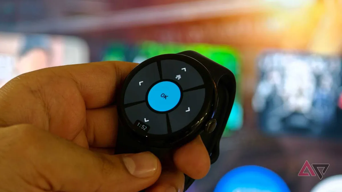 Pixel Watch con la cruceta de navegación de la app Remote for Android TV y botón OK central