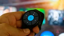 Pixel Watch con la cruceta de navegación de la app Remote for Android TV y botón OK central