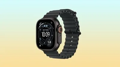 Apple Watch Ultra 3 con correa Ocean sobre fondo claro