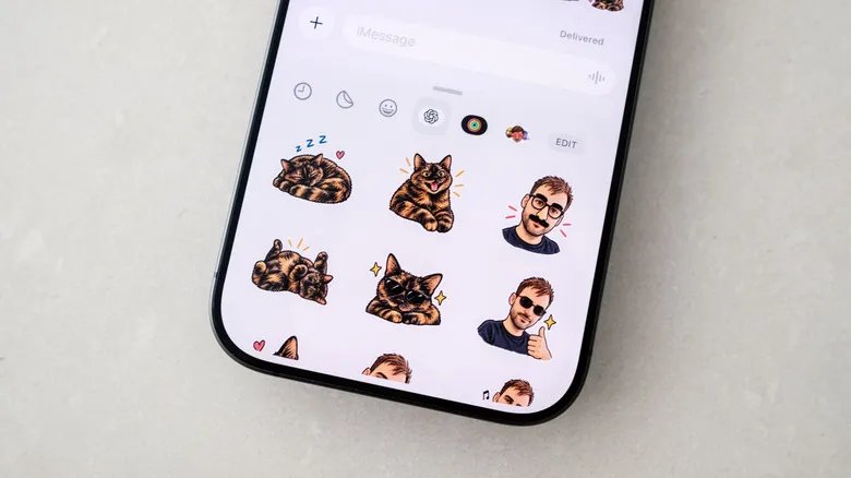 Conjunto de stickers generados con ChatGPT listos para usar en iMessage