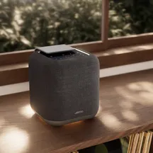Altavoz Jamo HYG 5 de cubierta textil en la fotografía oficial de presentación