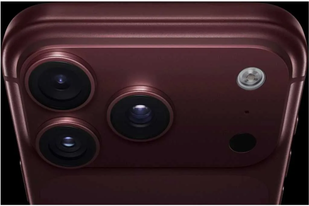 Módulo de cámaras trasero del iPhone 18 Pro en color claro