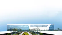 Fachada acristalada de las instalaciones de CXMT con el logotipo azul de la compañía