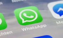 Ilustración de la aplicación de WhatsApp en un teléfono móvil