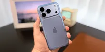 Bumper Rhinoshield Minimalist Impact montado en un iPhone 18 Pro
