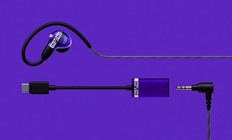 Auriculares in-ear Sony INZONE E9 en color morado cristal junto a su caja de sonido USB-C
