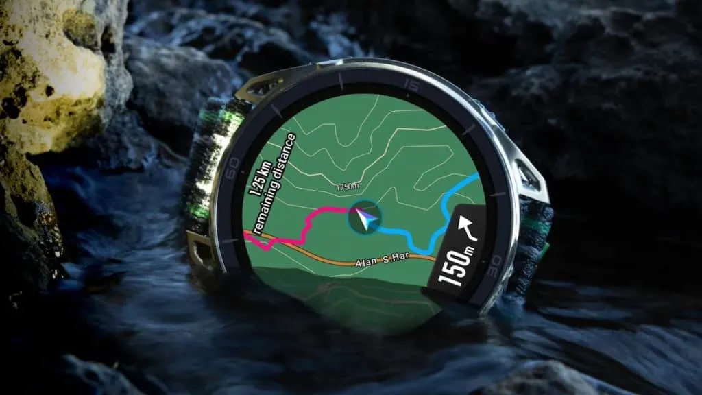 Amazfit Cheetah 2 Ultra en la muñeca durante una carrera por montaña