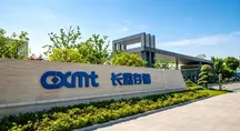 Entrada de las instalaciones de CXMT con el logotipo azul de la compañía
