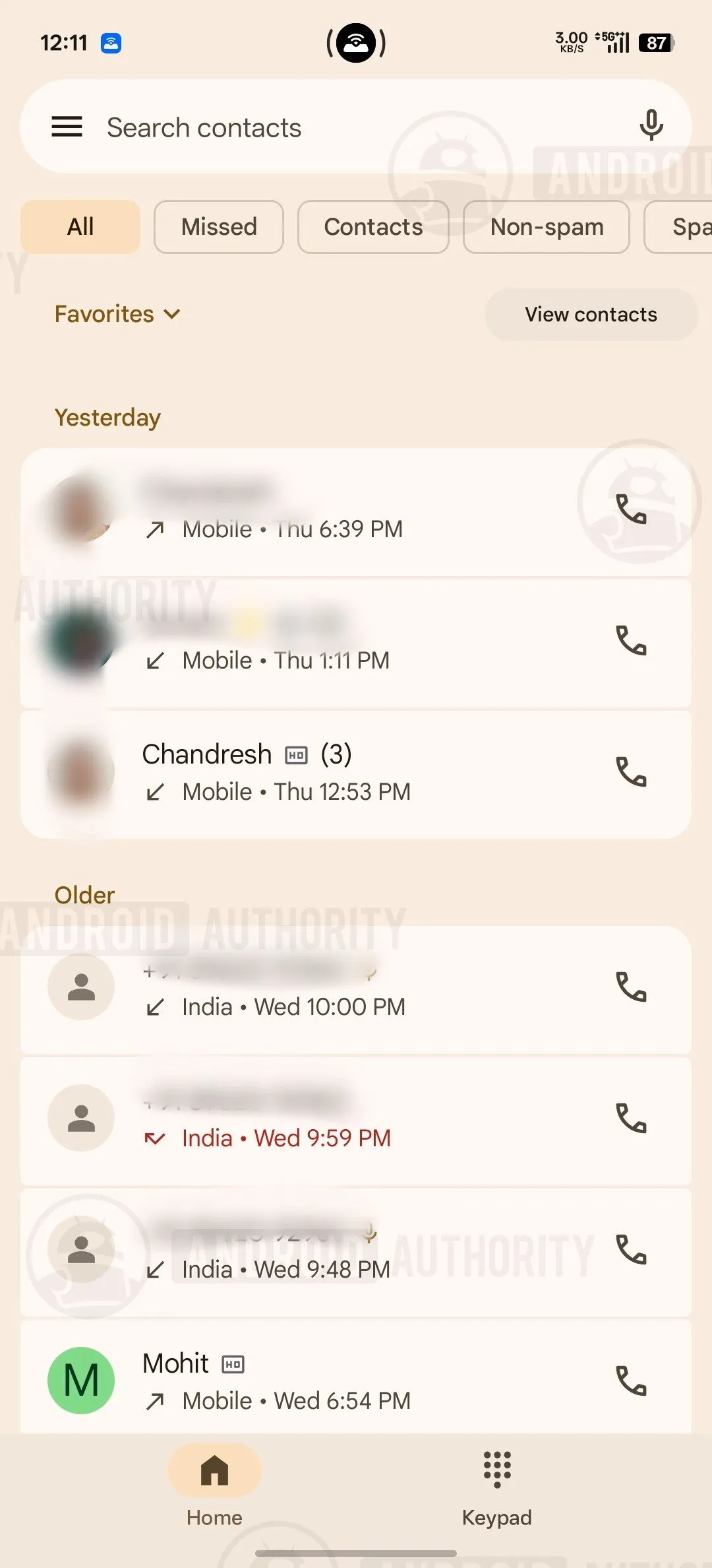 Interfaz actual de la app Teléfono, con Contactos fuera de la barra