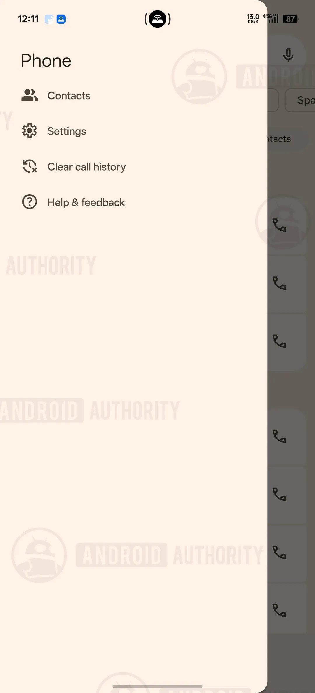 Interfaz actual de la app Teléfono con el acceso a Contactos en el menú lateral
